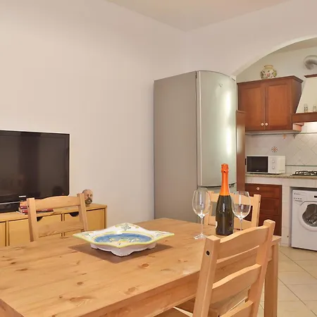 Semesterbostad Casa Ni Rosa *