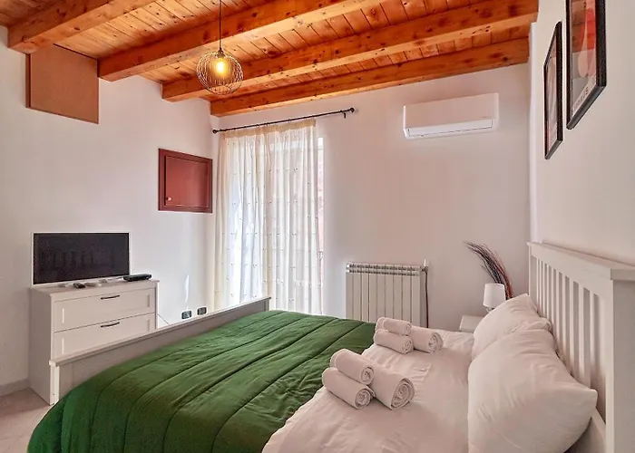 Semesterbostad Casa Ni Rosa *